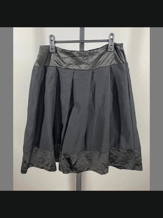 Trina Turk Dresses & Skirts - Trina Turk Skirt Womens 6 black designer classic circle skater